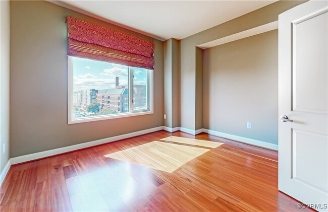 Building Photo - 210 Rocketts Way