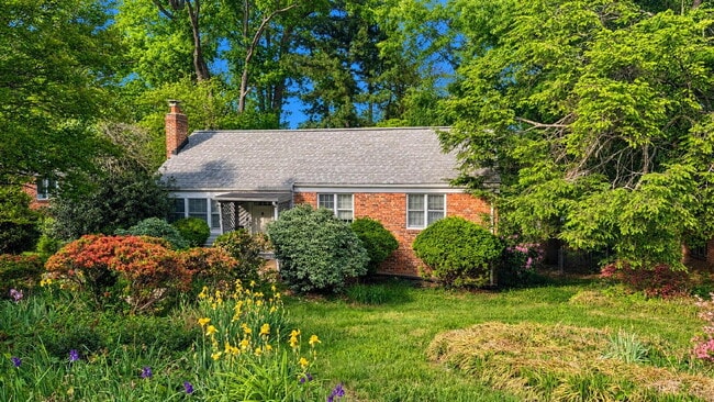 Elegant Split-Level Living in Prime Falls Church Location - Elegant Split-Level Living in Prime Falls Church Location Apartment