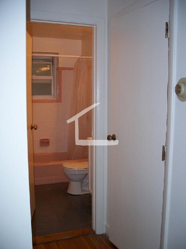 Foto del edificio - Great 1 bed very close to T