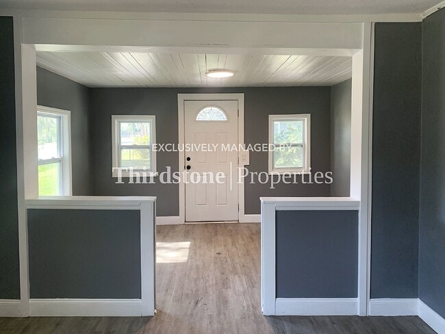 Building Photo - 7637 HAMMOND BLVD, JACKSONVILLE, FL 32220