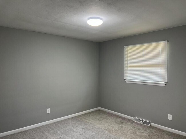 Building Photo - 3606 N Rockwood RD