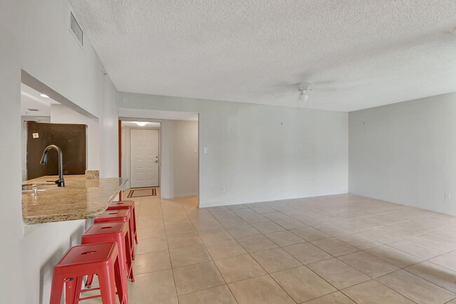 Building Photo - 950 Lavers Cir