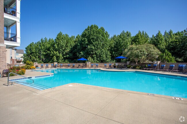 Piscina de 2400 pies cuadrados - Main Street Square