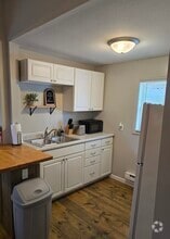 Building Photo - 310.5 Cottage Ct