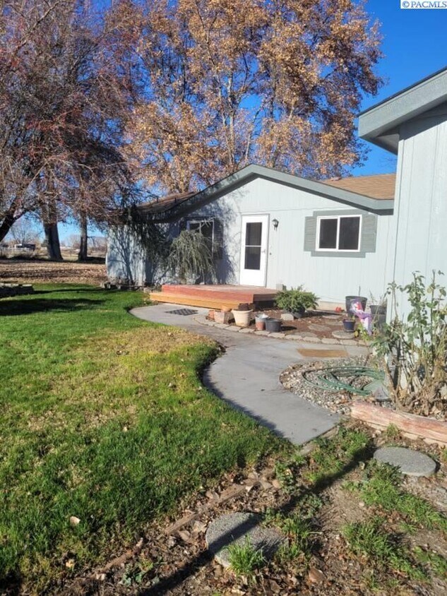 Primary Photo - 205008 E 10th Ave