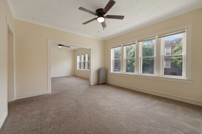 Building Photo - 1416 W 81st St