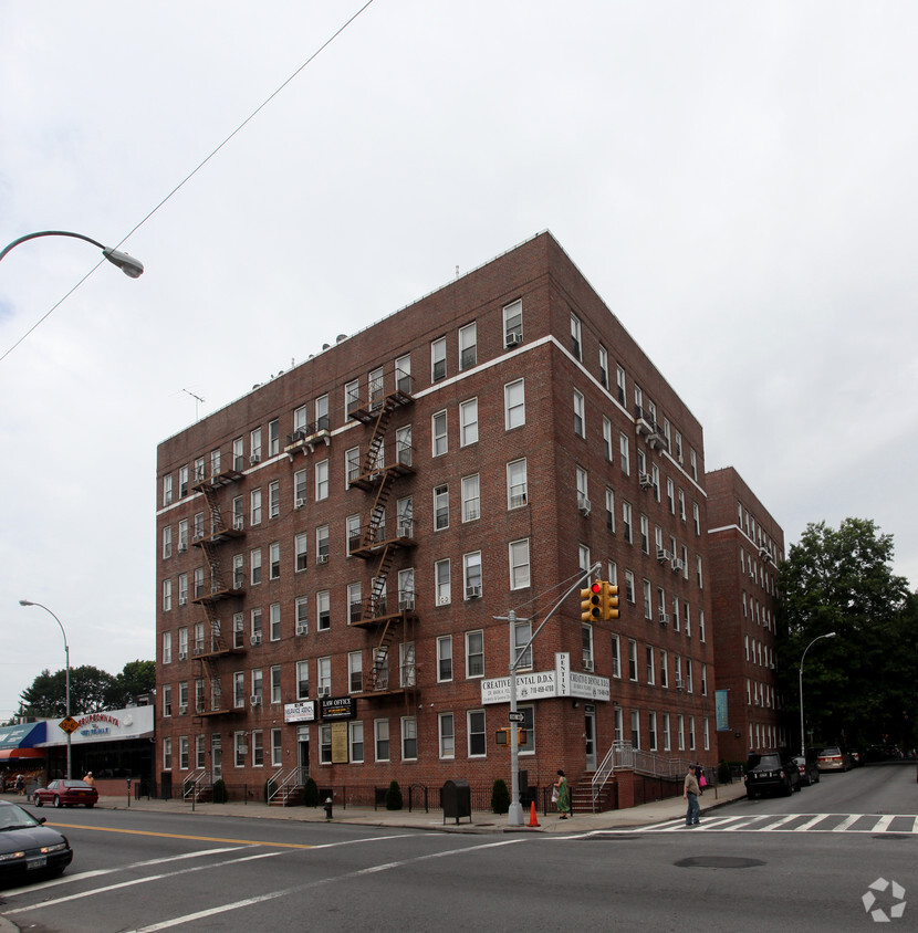 Foto principal - 63-50 Wetherole St
