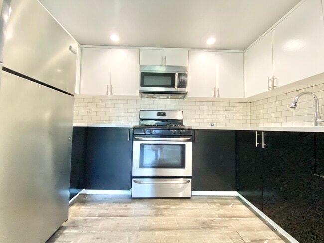 Building Photo - 534 N Los Robles Ave Pasadena, CA 91101