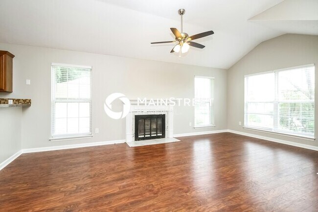 Building Photo - 3 Bedroom Pet-Friendly Home in La Vergne, TN with Main Street Renewal