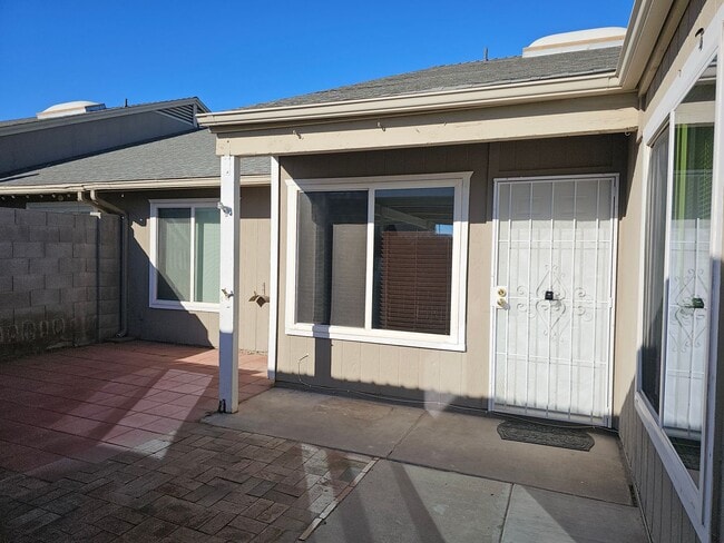 Building Photo - Cute Cimarron Bungalow!
