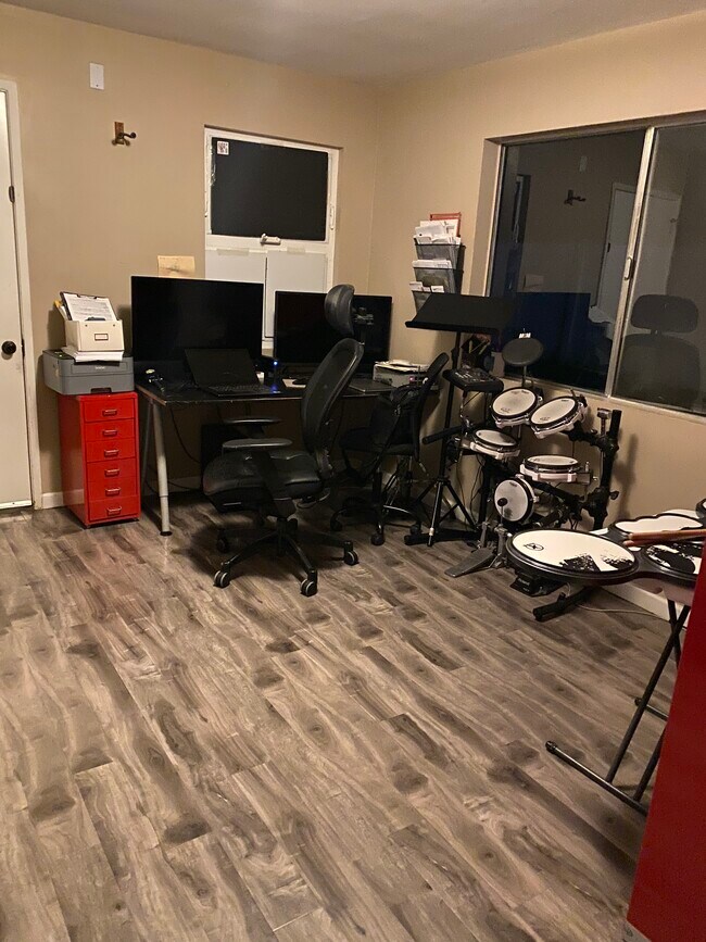 Office - 4909 Gaviota Ave