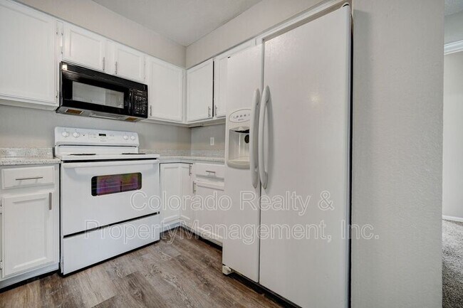 Foto del edificio - 4460 S Pitkin St