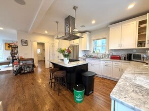 Building Photo - 52 Brastow Ave