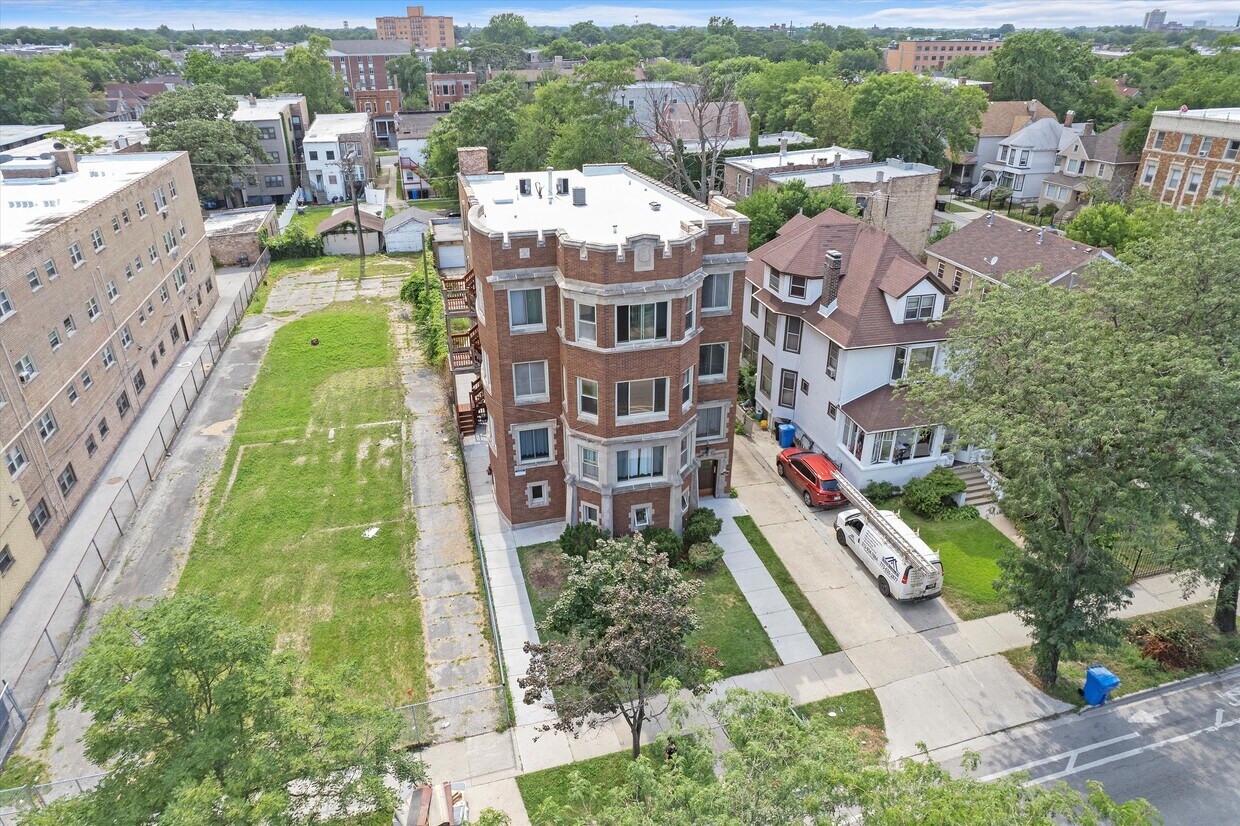 Foto del edificio - 7412 S South Shore Dr