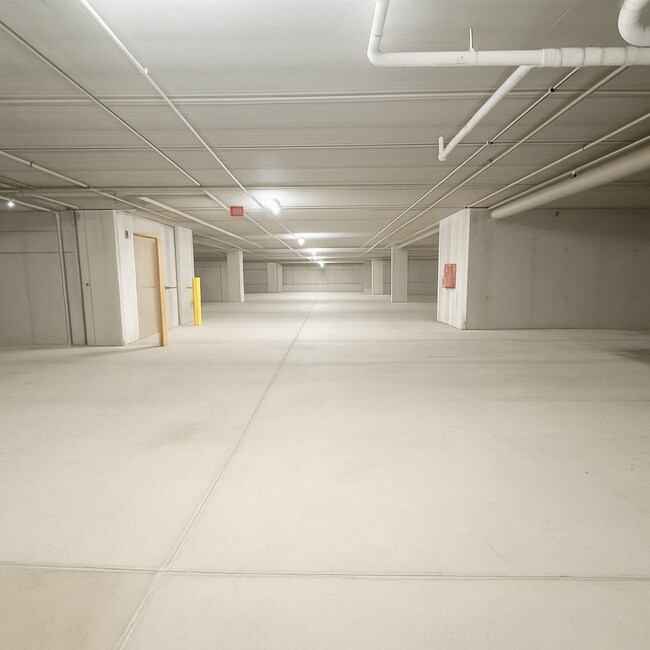 Building Photo - Brand NEW Units in Verona! | Optimal 1 Bed/1 Bath--Discover Comfort and Convenience at Hometown G...