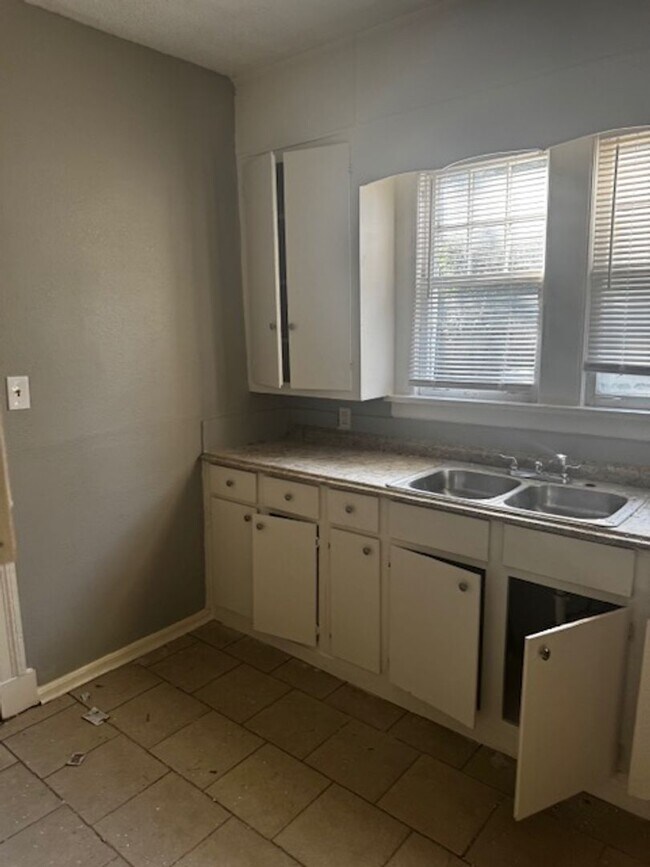 Foto del edificio - 4 Bedroom Home in Bethel Grove