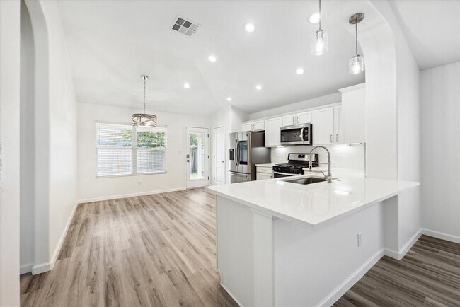 Foto del edificio - 3303 Wickham Ln