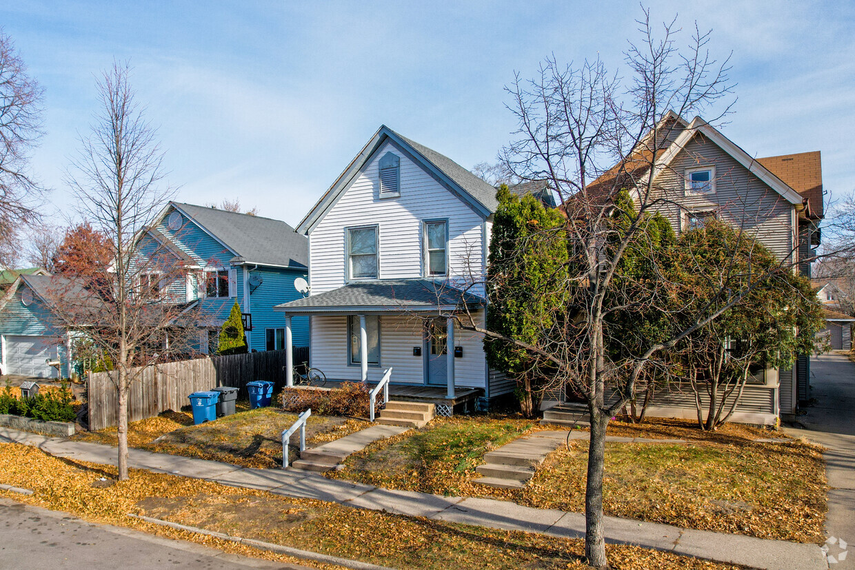 Building Photo - 1907 3rd St NE