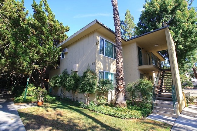 Building Photo - 11138 Aqua Vista St