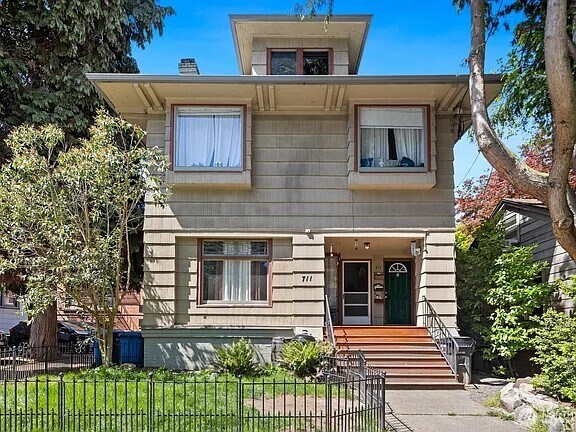 Foto principal - 711 Summit Ave E