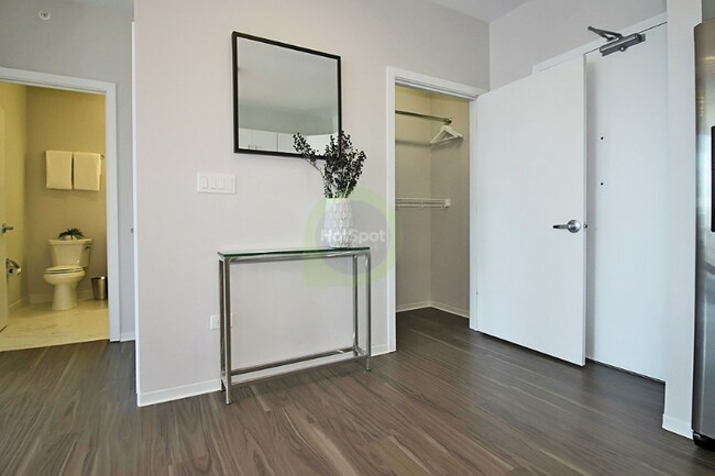 Foto del edificio - 785 W Adams St