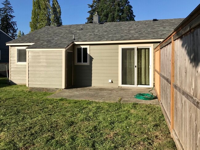 Foto del edificio - 1546 N Rainier Ave
