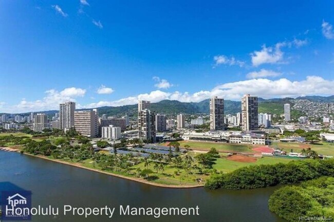Foto del edificio - 1 Bedroom in Waikiki Close To Everything