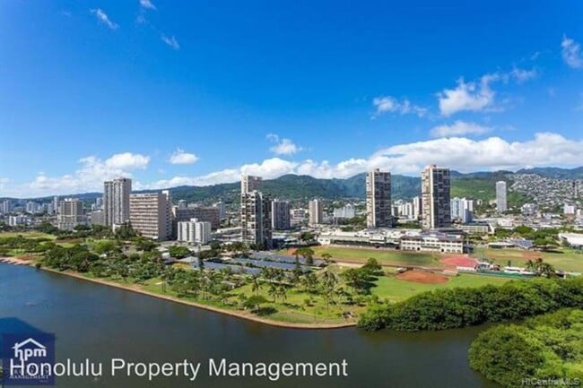 Building Photo - 1 Bedroom in Waikiki Close To Everything