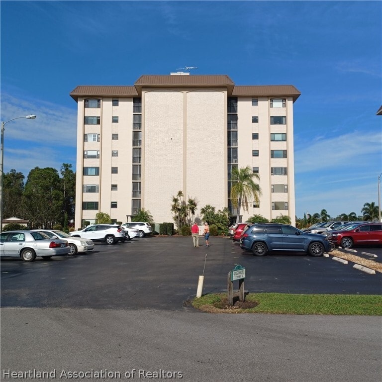 Primary Photo - 121 Country Club Dr