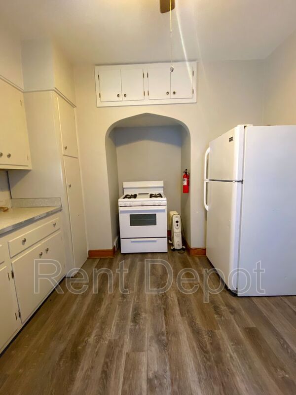 Building Photo - 737 S Englewood Ave