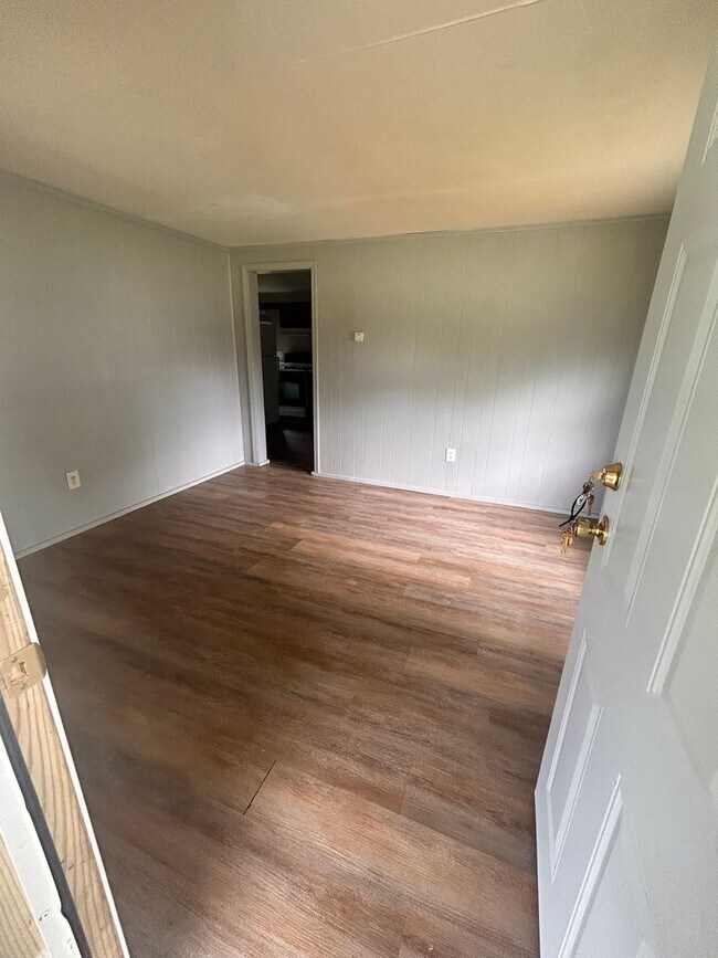 Building Photo - 2 bed 1 bath duplex apartment in Bunker Hill Mobile Home Community