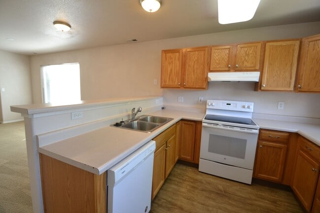 Building Photo - 2 Bed 1.5 Bath Briargate Townhome w/AC