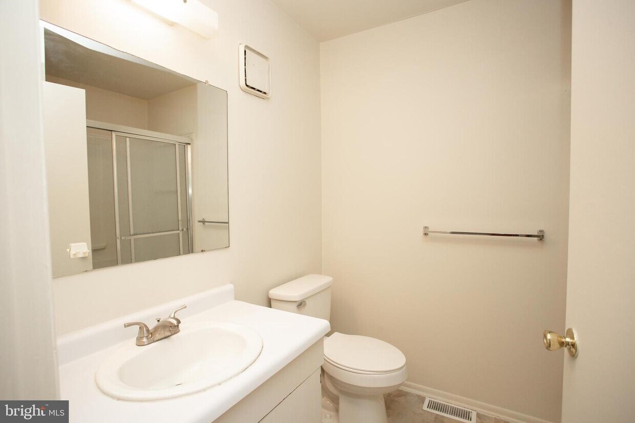 1107 Woodhollow Dr, Evesham Township, NJ 08053 Apartment for Rent in