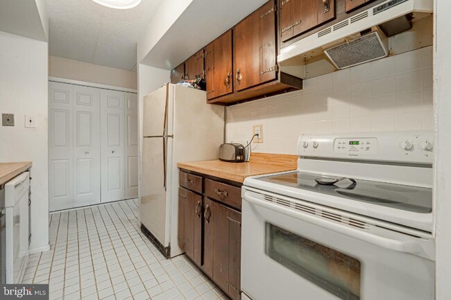 Foto del edificio - 1906 Valley Dr