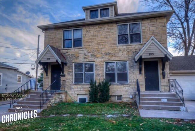 Building Photo - 817 Plum St