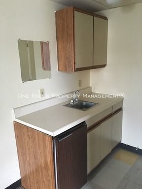 Foto del edificio - Second Floor - Studio Apartment - $450/Month