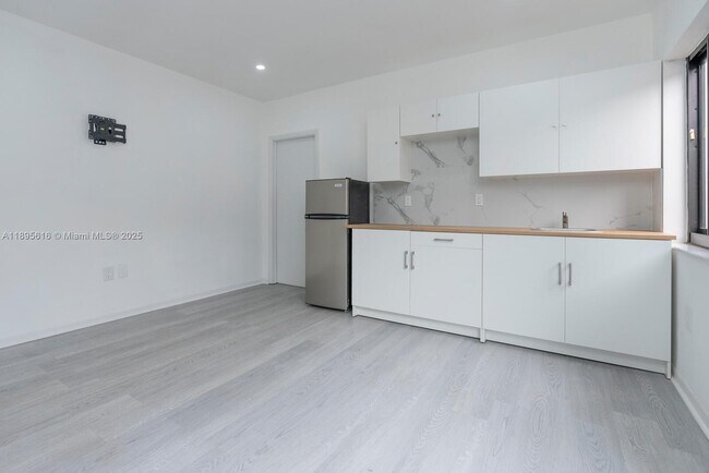 Building Photo - 511 NW 59th Ave
