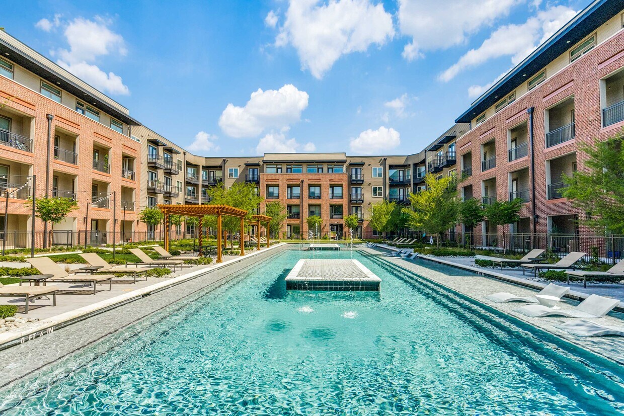 Wylder Square Apartments in Carrollton, TX