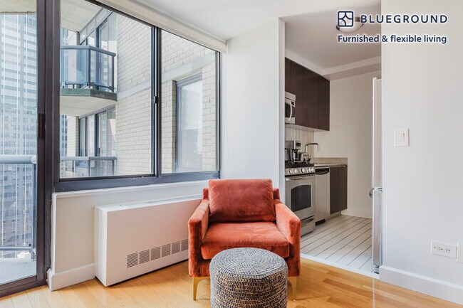 Foto del edificio - 235 W 48th St