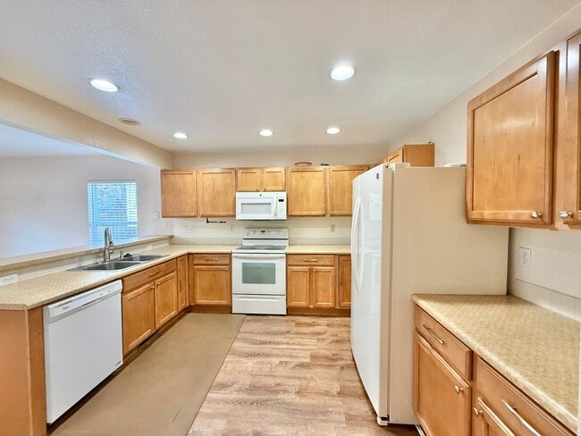 Photo - Cozy 3-bed, 2.5-bath home in desirable Stetson Ridge.