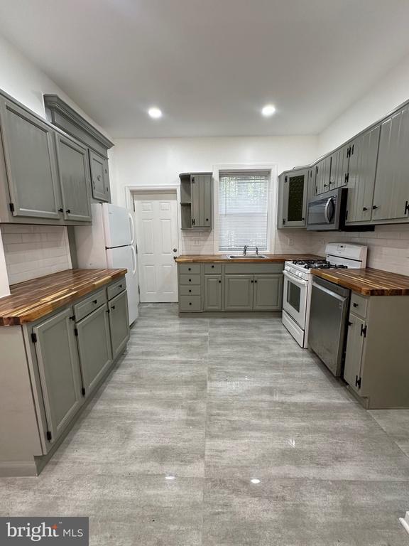 Foto del edificio - 4344 N Franklin St