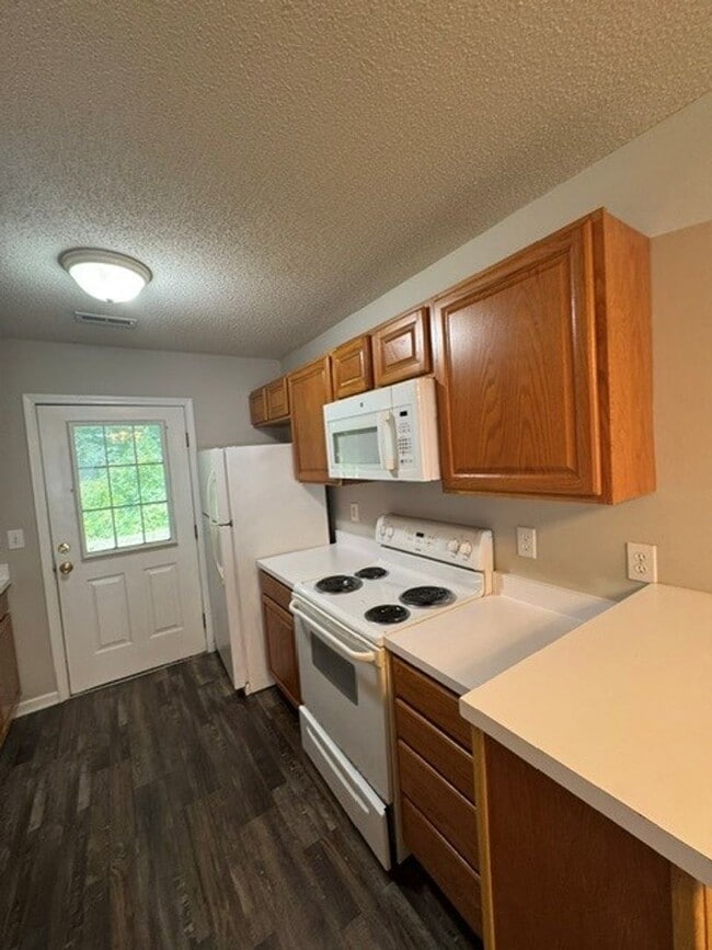 Building Photo - ***** $200 OFF FIRST MONTH RENT *****