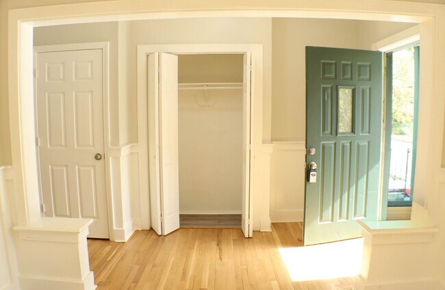 Building Photo - 235 Starr St