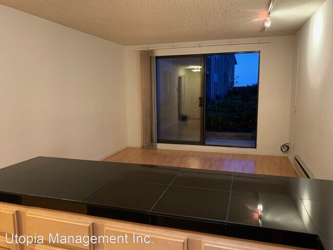 Building Photo - 1 br, 1 bath House - 6 Commodore Drive #226