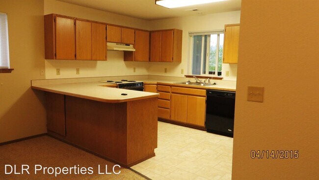 Building Photo - 1877 Fairway Dr