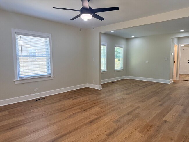 Foto del edificio - 114 E Club Blvd