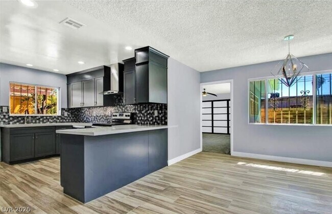 Foto del edificio - 1056 E Oakey Blvd