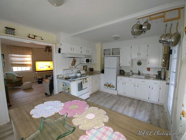 Foto del edificio - Charming Cottage in Park Circle — Modern U...