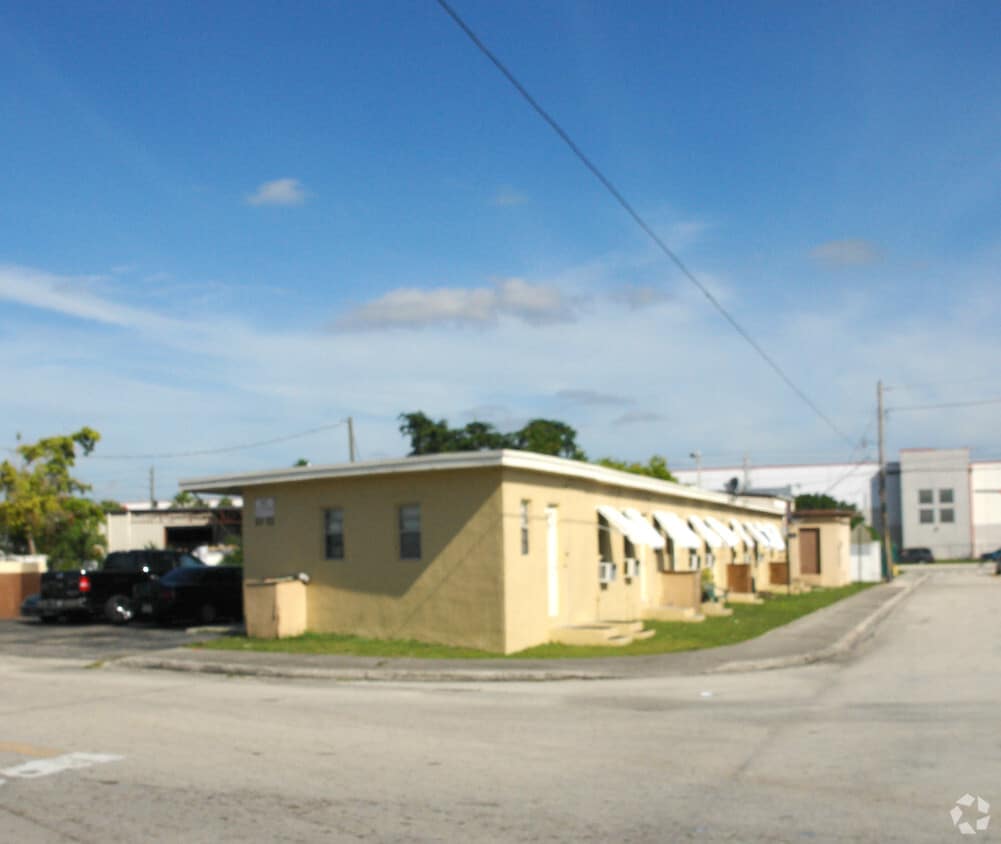 Primary Photo - 1012 NW 9th Ave