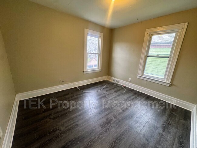 Foto del edificio - 128 Roslyn St